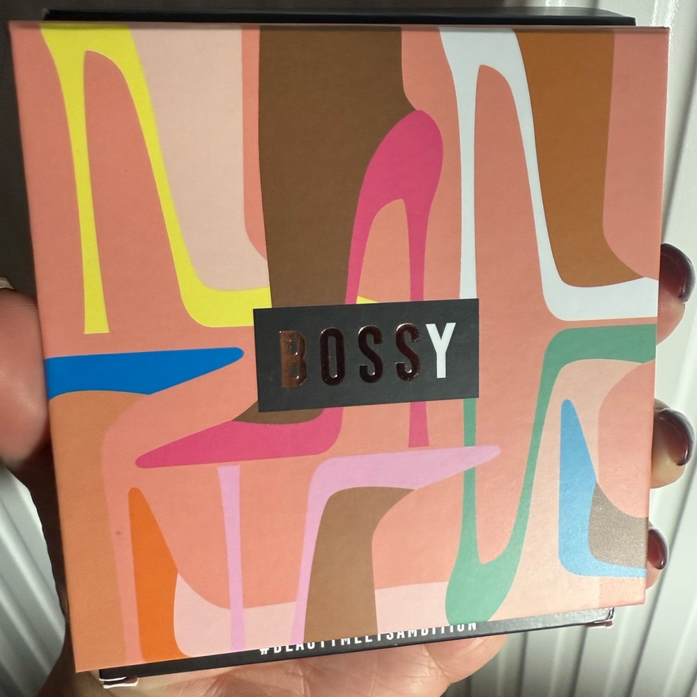 Bossy Style Meets Substance Eyeshadow Palette - Picture 3 of 7